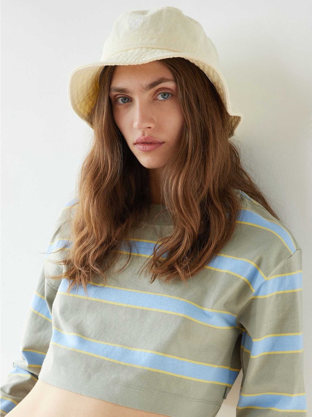 Aritzia TNA Bucket Hat butter yellow summer y2k beach vacation sz m/lg